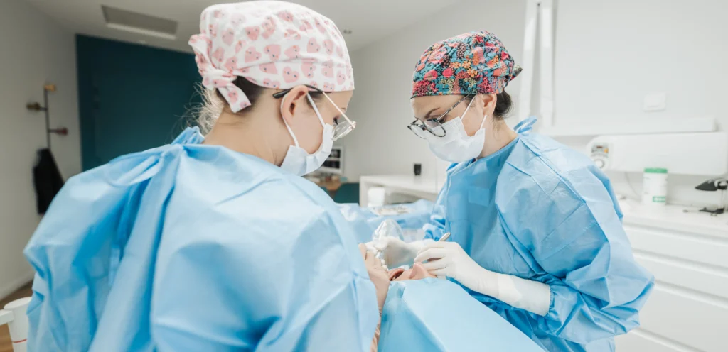 consiltation dentiste implant dentaire le cres Dentiste à Le Crès : implants dentaires Eurêka dentaire - Chirurgiens-dentistes à Castelnau-le-Lez